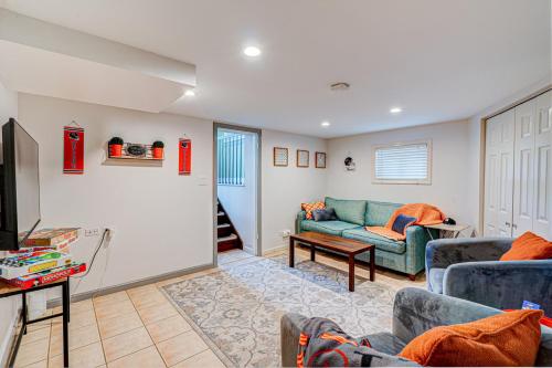 Cozy Home Sleeps 10 Lombard Chicago Suburb in Lombard, Vereinigte Staaten von Amerika