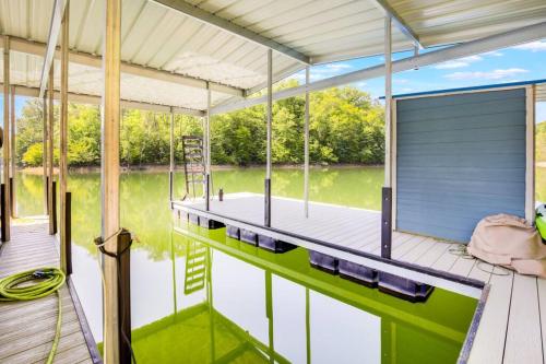 Lakefront Paradise Island