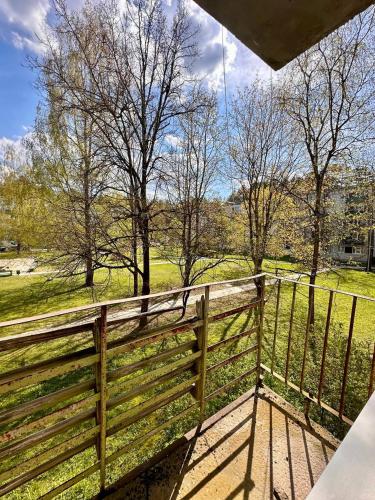 Balkons/terase, 32m² 1 guļamistaba, 1 privāta vannas istaba Dzīvoklis Līči
 (Peaceful Place) in Līči