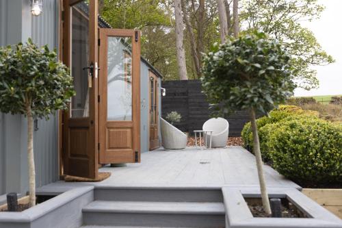 The Love Shack in โอเตอร์เบิร์น