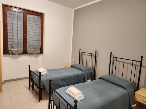 2 twin beds