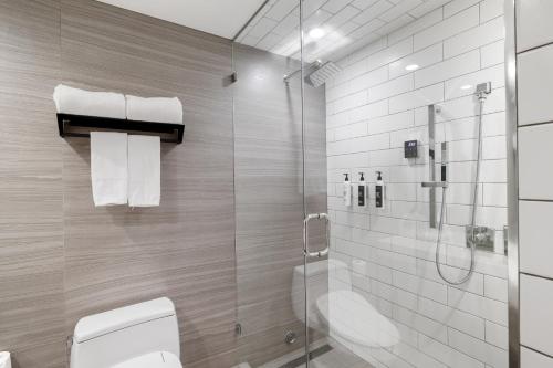 Deluxe King Room image 4
