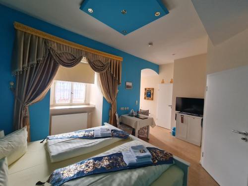1 queen bed