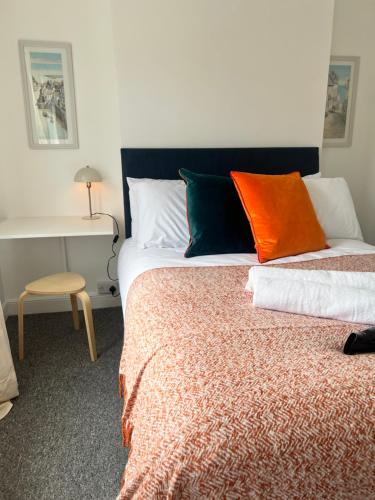 Live Like a Local in Barry, 4-Bed Home Near the Beach, Dog-Friendly, with all the Gavin & Stacey Charm! gîte à louer Porthkerry