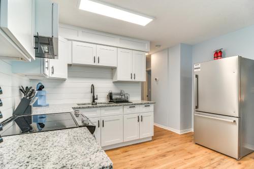 Pinellas Park Home Swim, Golf, Grill and More! in St Petersburg, USA