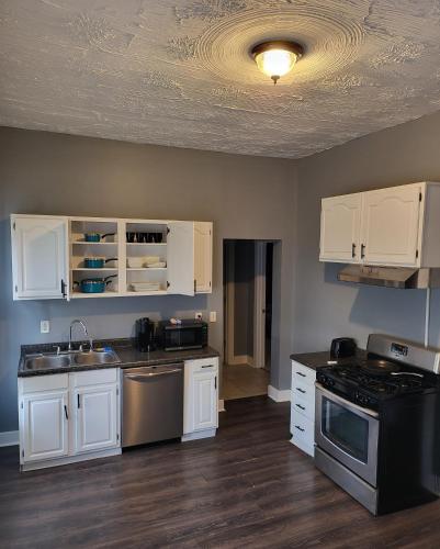 1 bedroom in Columbus OSU district, free parking, kitchen, washer and dryer, central location, downtown, hospital, ExpoCenter, osu stadium