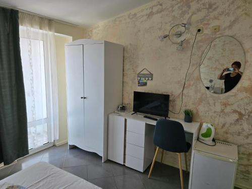 Double or Twin Room with Balcony image 2