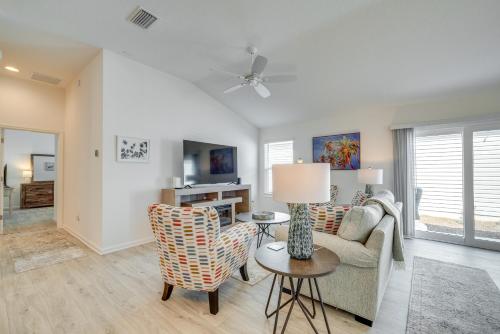 Sunny Florida Escape with Pool Access, Patio and Grill in Wildwood, USA