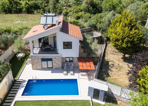 Villa Kızılbella 1, lüks havuzlu korunaklı taş villa, Fethiye