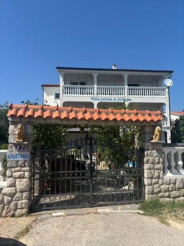 Villa Julian & Juliana - Location saisonnière - Krk