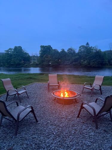 Riverfront home in deposit in Deposit, USA