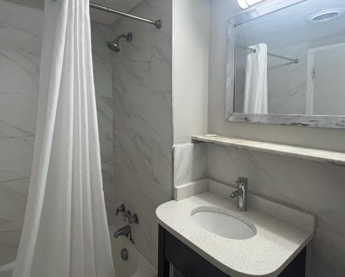 Standard Double Room with Two Double Beds - Smoking