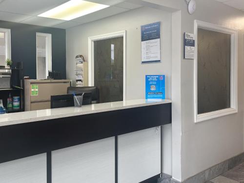 Motel6 Norfolk, VA – East Little Creek - 로비