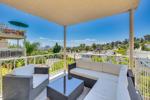 2 Mi to Hollywood Condo with Pool and Hot Tub Access in Los Angeles, USA