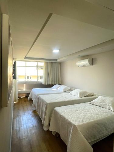 4 twin beds