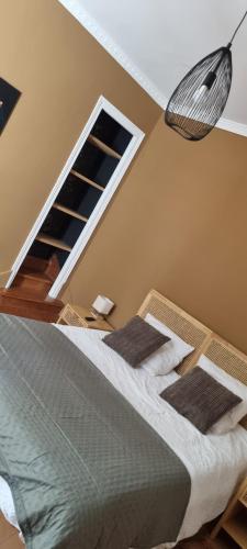 1 queen bed, 2 twin beds