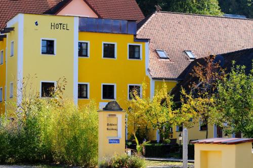 Hotel Schlossresidenz Heitzenhofen - 출입구