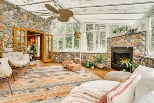 Picturesque Lake Elmo Cottage w/ Fire Pits! in Lake Elmo (MN)