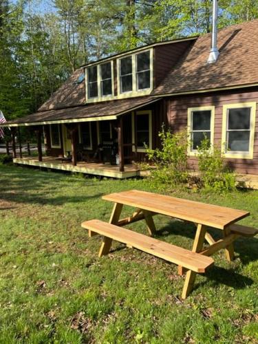 Perfect Maine Getaway in a Newly Renovated Cabin!