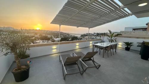 Penthouse in Mellieha with Private Pool & Large Terraces, Mellieħa (Foto 4)