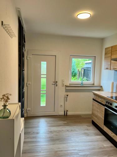 virtuve, Modernes Apartment Westerwaldsteig mit Balkon und Klima in Brandscheid