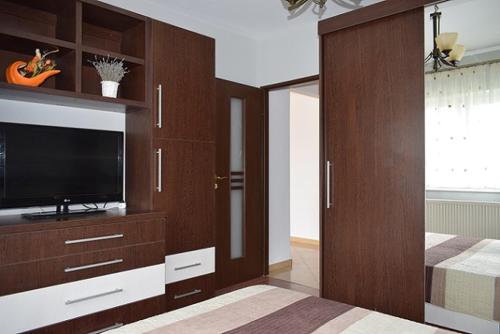 Cathedral View Apartment - image 2