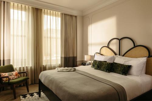 Roomy room in The Hoxton Downtown LA