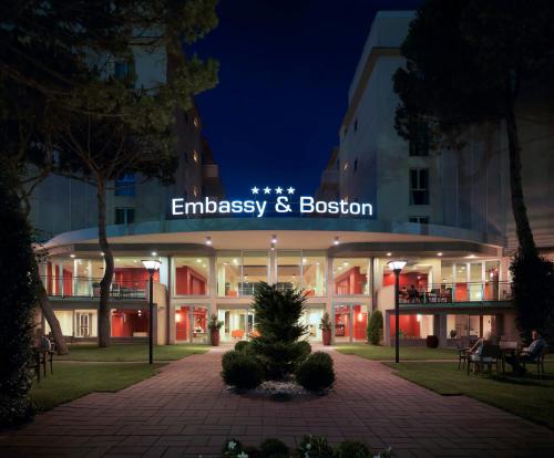 . Hotel Embassy & Boston