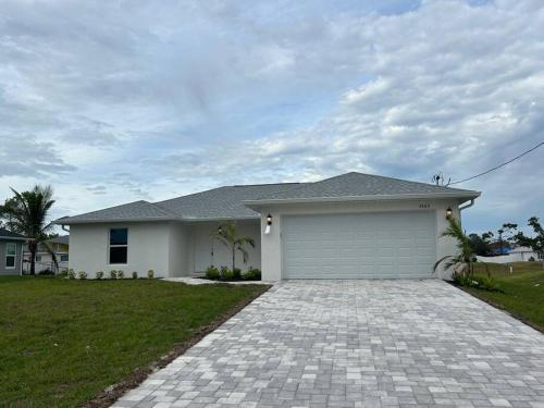 New Build With Heated Pool! Perfect for 2 families!