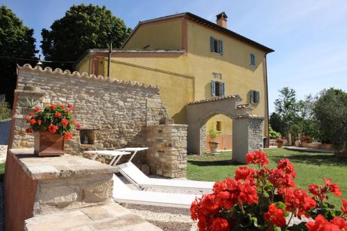 Kert, Corte Landriani in Montefelcino