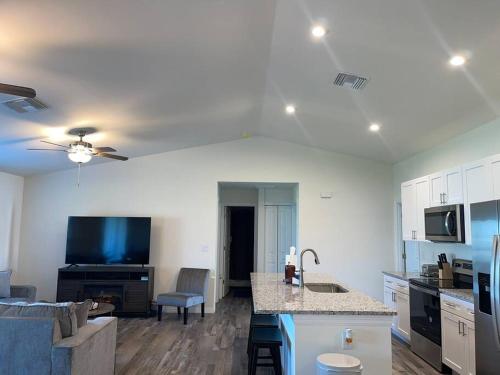 New Construction with Lanai! Great for 2 Families!