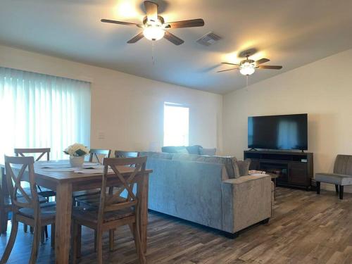 New Construction with Lanai! Great for 2 Families!