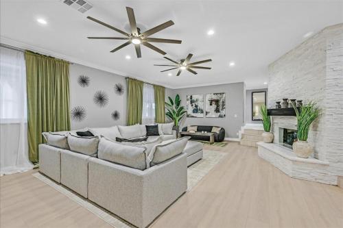 Luxury 5BR Retreat Pool Hot Tub Gym 7000sqf, Las Vegas (foto 6)