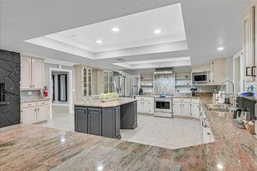 Luxury 5BR Retreat Pool Hot Tub Gym 7000sqf, Las Vegas (foto 10)