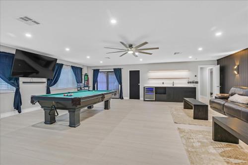 Luxury 5BR Retreat Pool Hot Tub Gym 7000sqf, Las Vegas (foto 3)