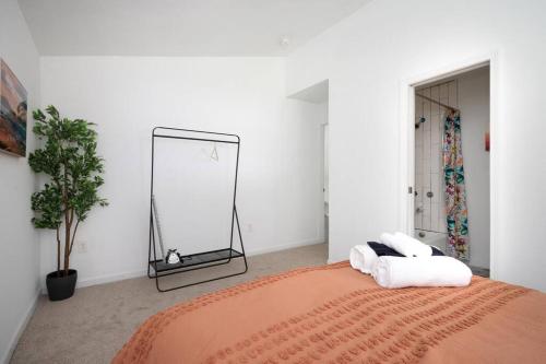 Modern Boho Getaway Close to APT Backyard