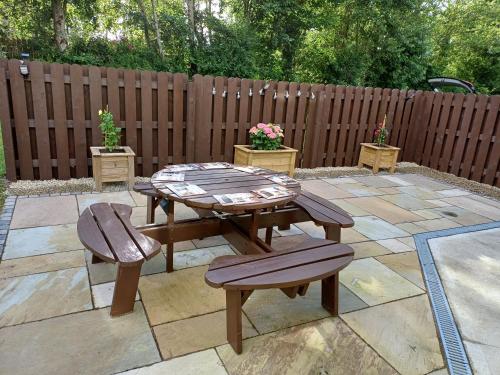 Facilities, Yellow House in Newport