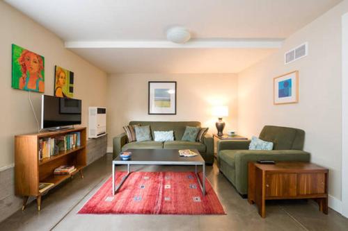 Modern & Open 2BR in Rockridge, Highly Walkable on Oakland Berkeley Border image