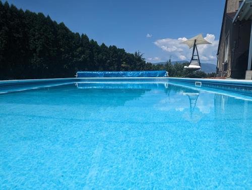 Central 2 BdR 1 + 1 Bath + Heated Salt Pool + HT in Kelowna, Canada