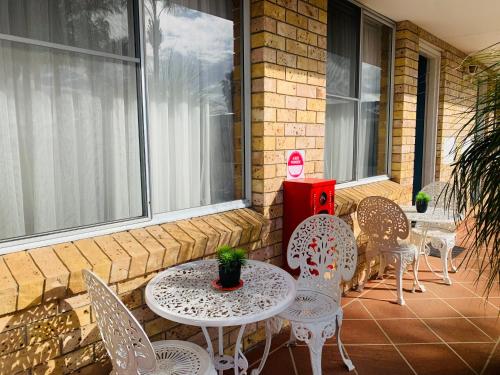 บริการและสิ่งอำนวยความสะดวก, Town and Country Motor Inn in แทมเวอธ์