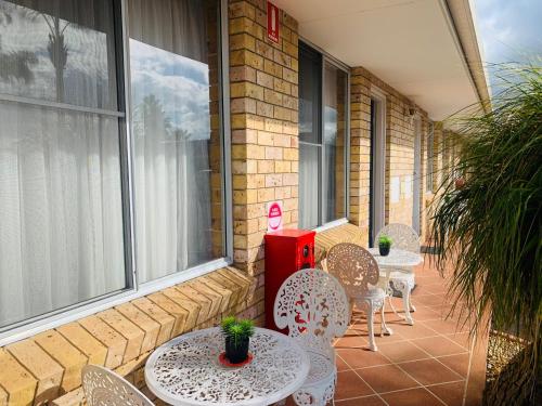 บริการและสิ่งอำนวยความสะดวก, Town and Country Motor Inn in แทมเวอธ์