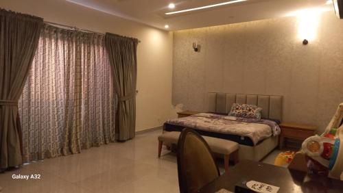 One Kanal luxury Furnished House - image 7
