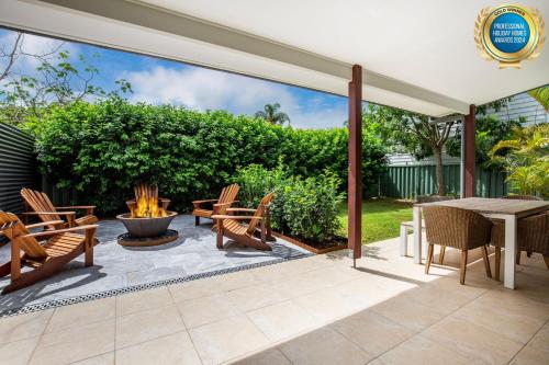 Rest Pet Friendly with Outdoor Bath 3 Mins Walk to Beach – khách sạn tại Umina Beach