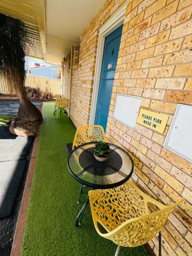 บริการและสิ่งอำนวยความสะดวก, Town and Country Motor Inn in แทมเวอธ์