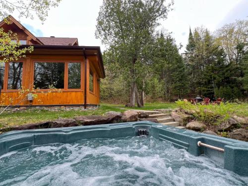 Viesnīcas āriene, L'Echo Boreal - Hot tub & Private Lake Access in Mille-Isles (QC)