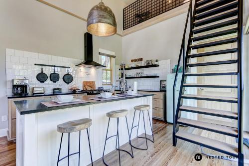 The Shotgun House from Fixer Upper - Steps to Silos, BU, & Downtown The Shotgun House from Fixer Upper - Steps to Silos, BU, & Downtown