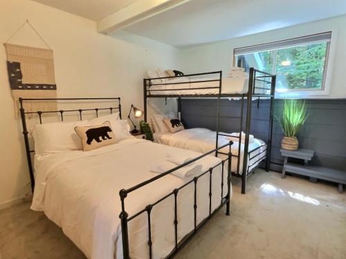 BearAll Both Units of Duplex on Killington Road BearAll Both Units of Duplex on Killington Road