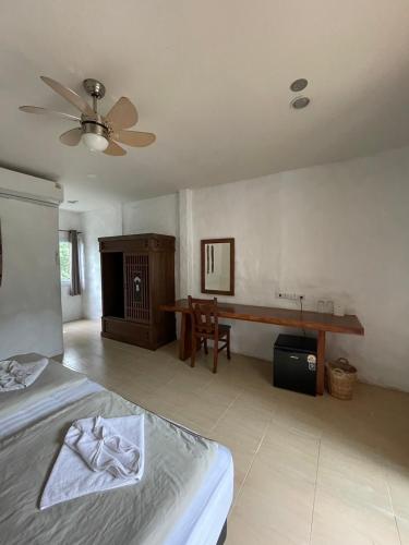Gee Resort Room Type - Twin Room