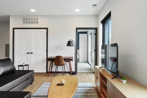 CozySuites on Mass with garage parking #10 thumb 4