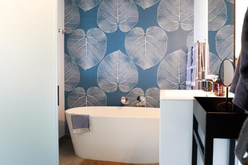 Suite with Sea View image 6